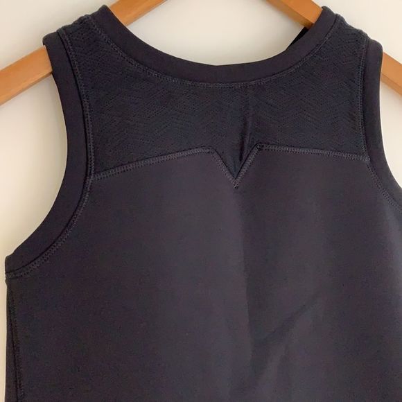 Sold !! (by lululemon) Tunic Tank Spacer Lasercut with Pockets, Black Sz8 - Picture 4 of 10